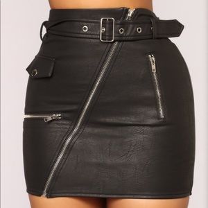 Fashion nova leather skirt